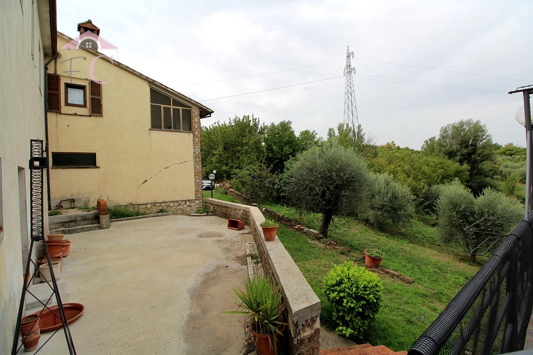 prima campagna-appartamento con taverna-giardino-vista panoramica  17.png